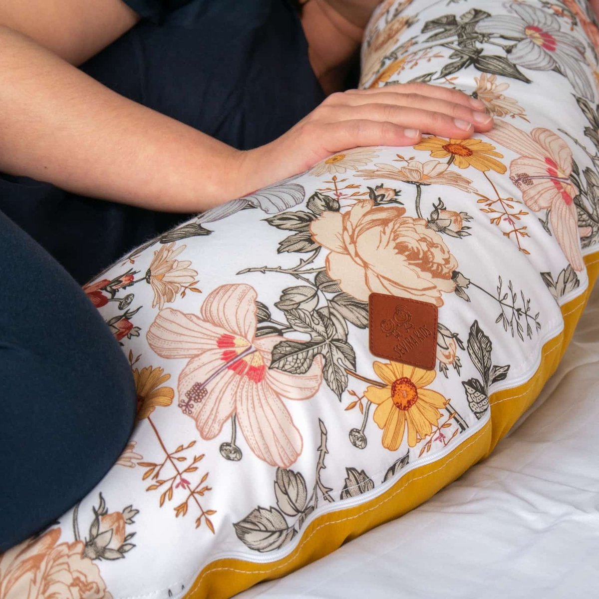 Coussin de maternité et d'allaitement + housse NÉO VINTAGE néo vintage imprimé floral, beige, blanc, SEVIRA KIDS