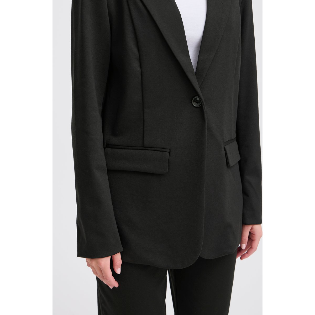 Blazer coupe droite, manches longues, col tailleur noir, ICHI