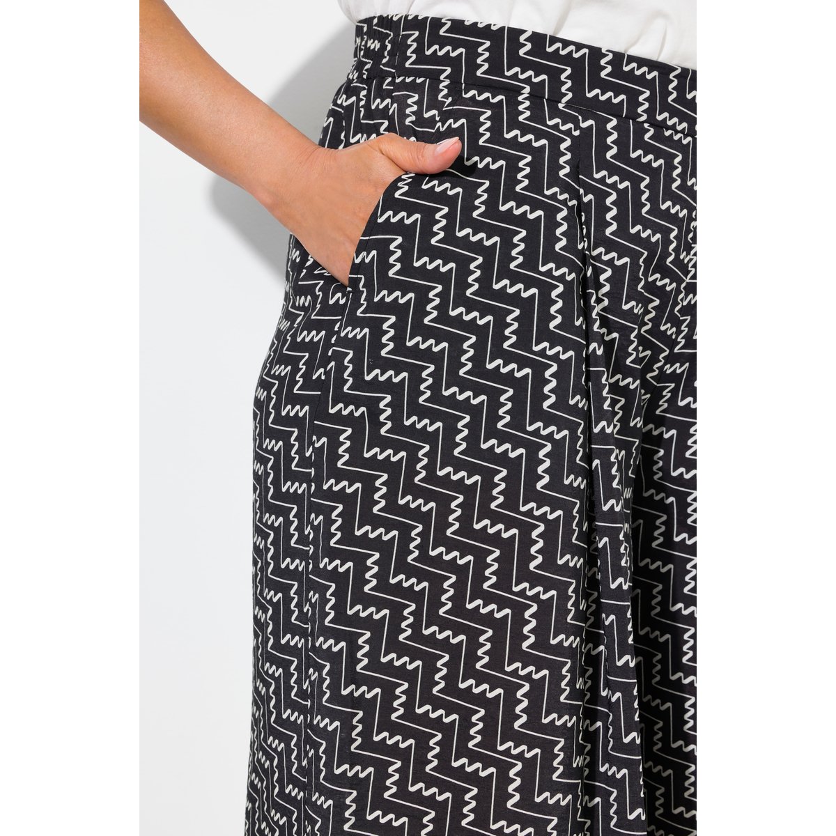 Jupe-culotte courte. Jambe large et taille noir, ULLA POPKEN