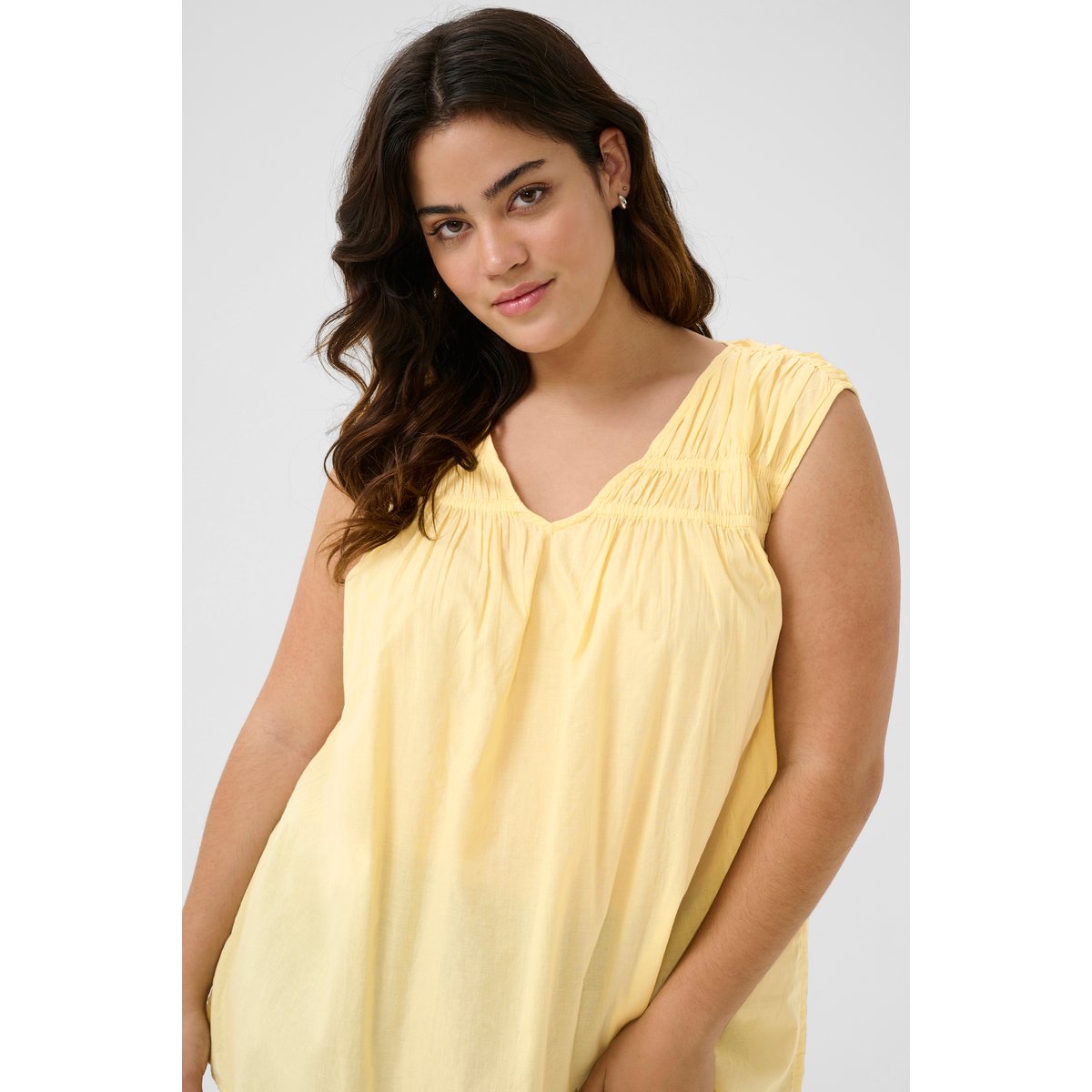 Sleeveless blouse jaune straw, KAFFE CURVE