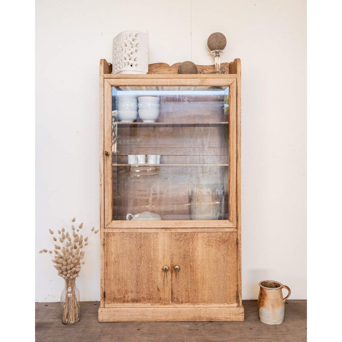 Vitrine en chêne Victoria N°1310 - Bon état bois clair, DEBONGOUT