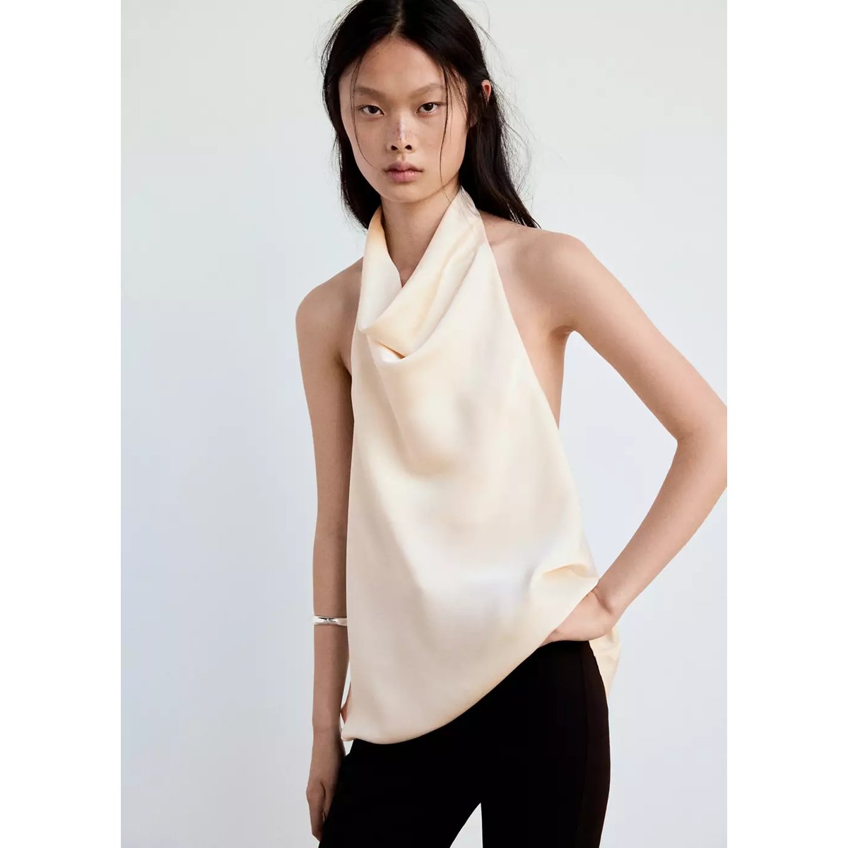 Top satin col bénitier écru, MANGO
