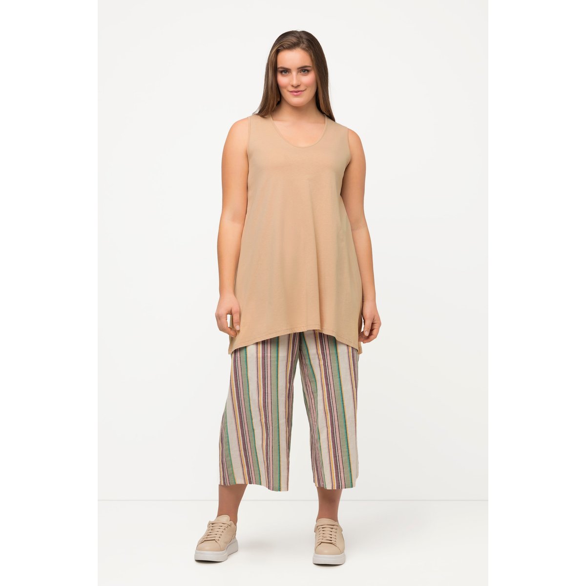 Haut long sans manches. Tonalités beige, ULLA POPKEN