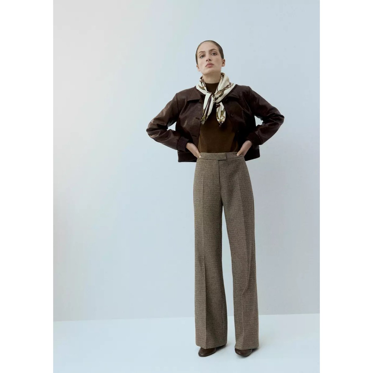Pantalon en laine mélangée pied-de-poule marron moyen, MANGO