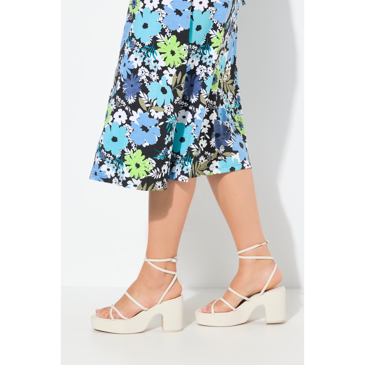 Robe midi en jersey. Décolleté V et manches noir, ULLA POPKEN