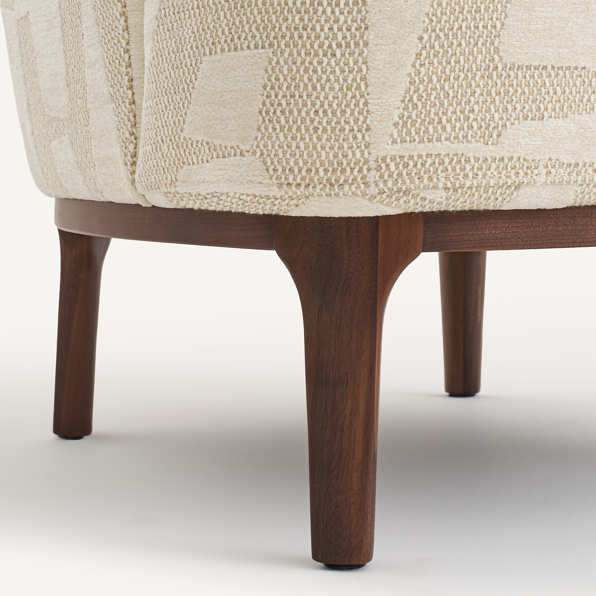 Fauteuil, en noyer massif et tissu jacquard, JABOTE craie écume, AM.PM