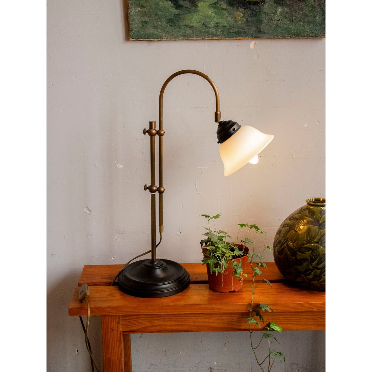 Lampe en fer forgé à la structure robuste Suzanne N°636 - Bon état métal, DEBONGOUT