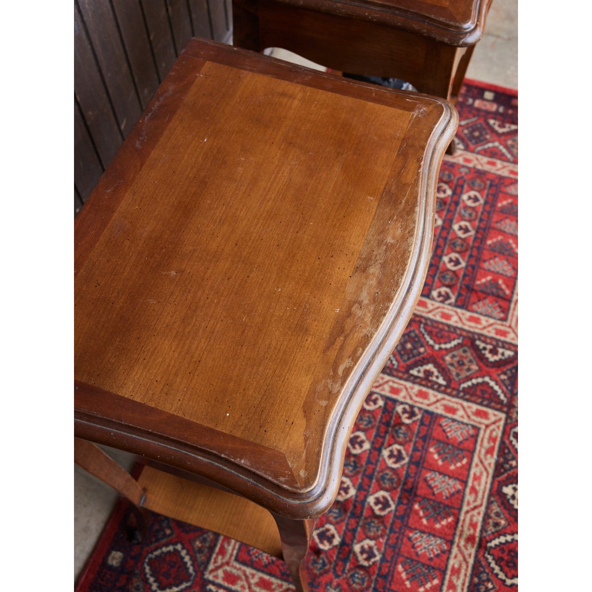 Paire de chevets en merisier Odile N°1425 - Bon état bois foncé, DEBONGOUT