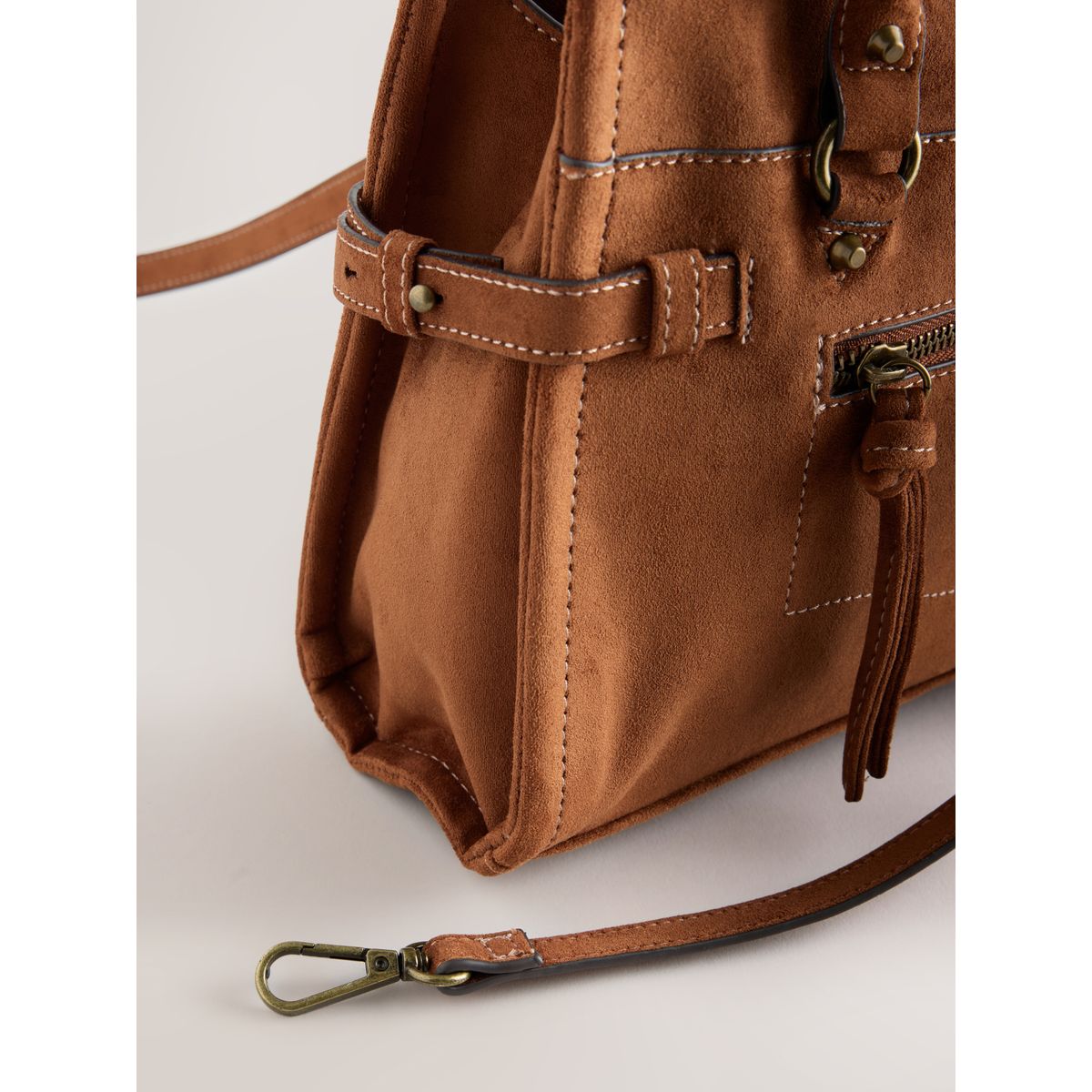 Sac à main avec breloque marron fauve, NEXT