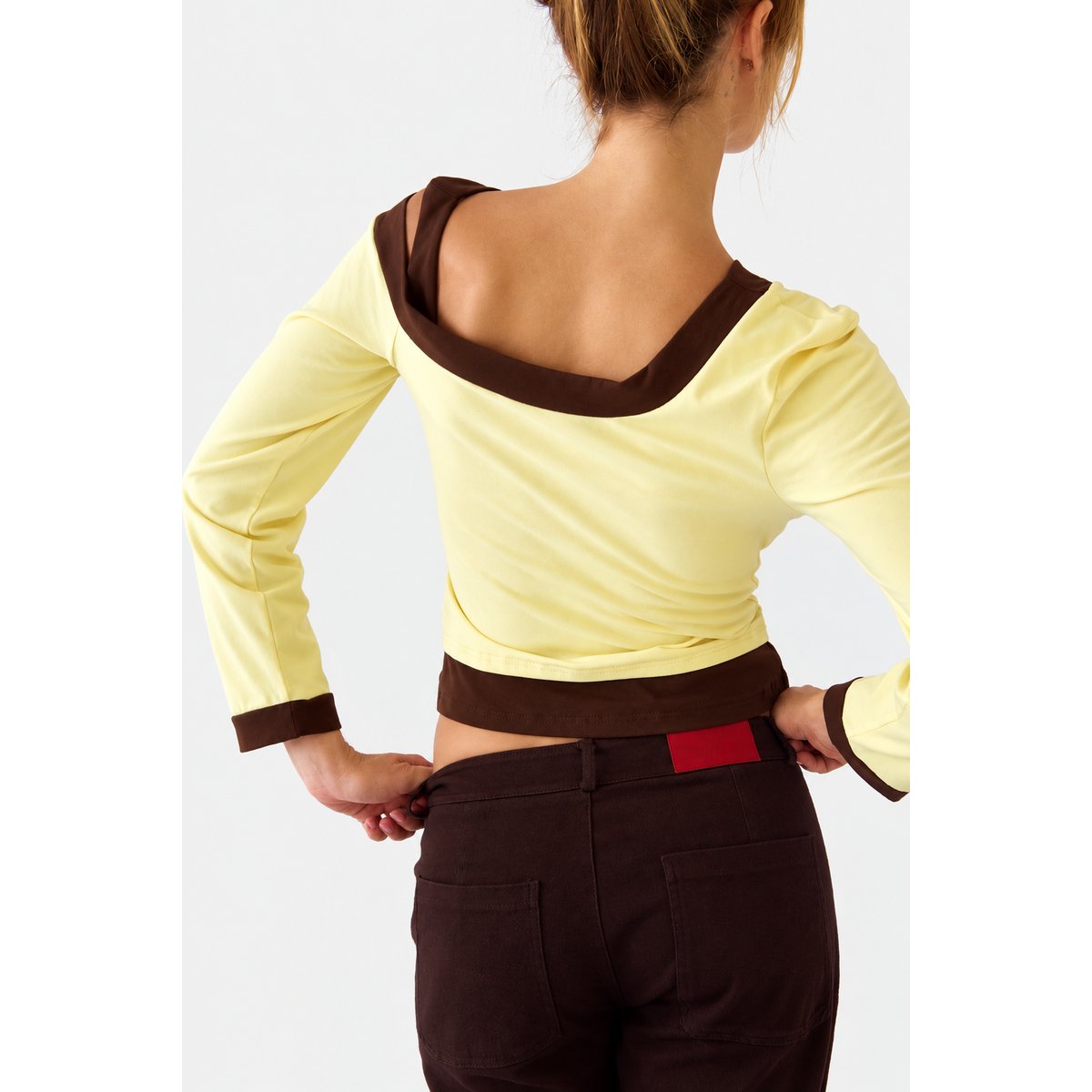Top froncé col asymétrique CAMILA marron / jaune / marron chocolat, MINDTRAVELER