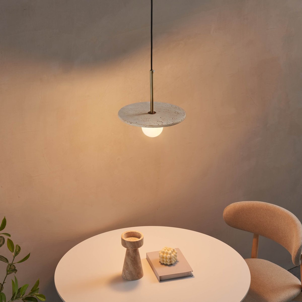 Suspension travertin et globe opale - SILVIA beige et blanc, KOSILUM