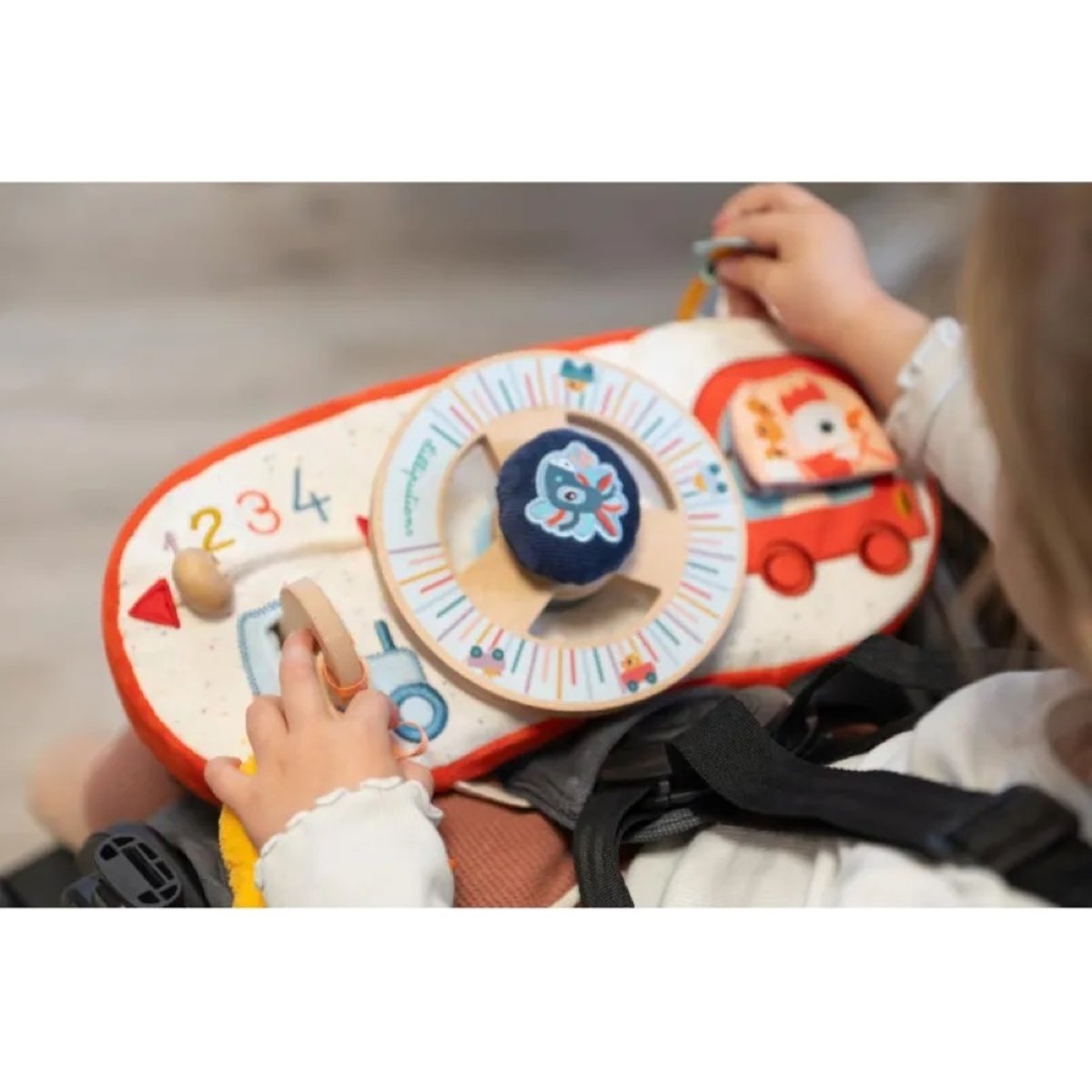 Panneau d'activités Ferme en voiture multicolore, LILLIPUTIENS