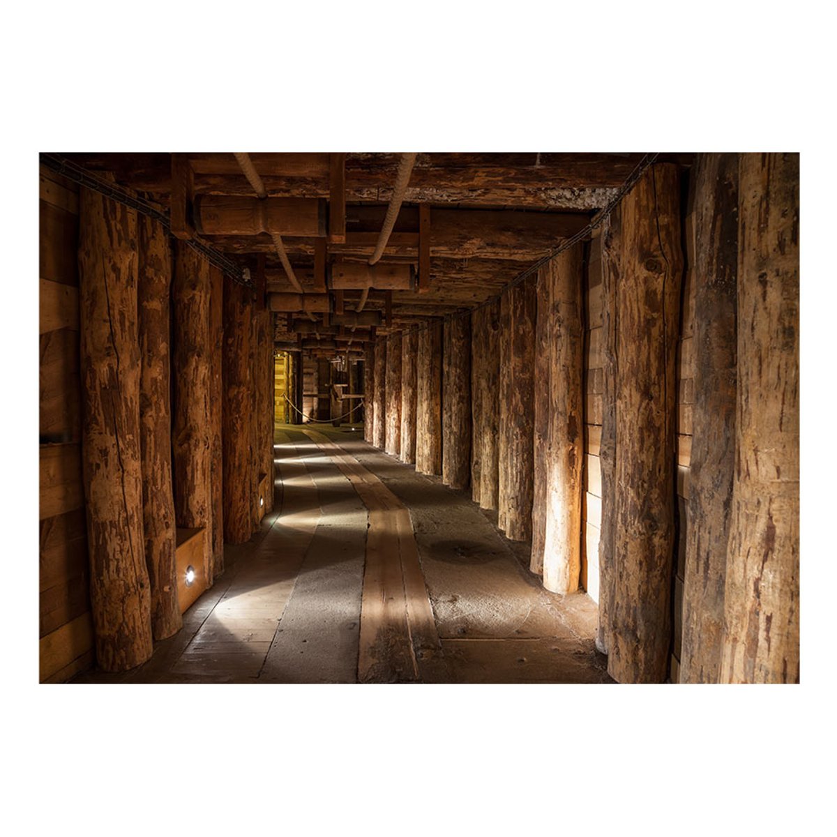 Papier peint intissé panoramique Ville et Architecture Mine Wieliczka orange / cuivré, EDEN