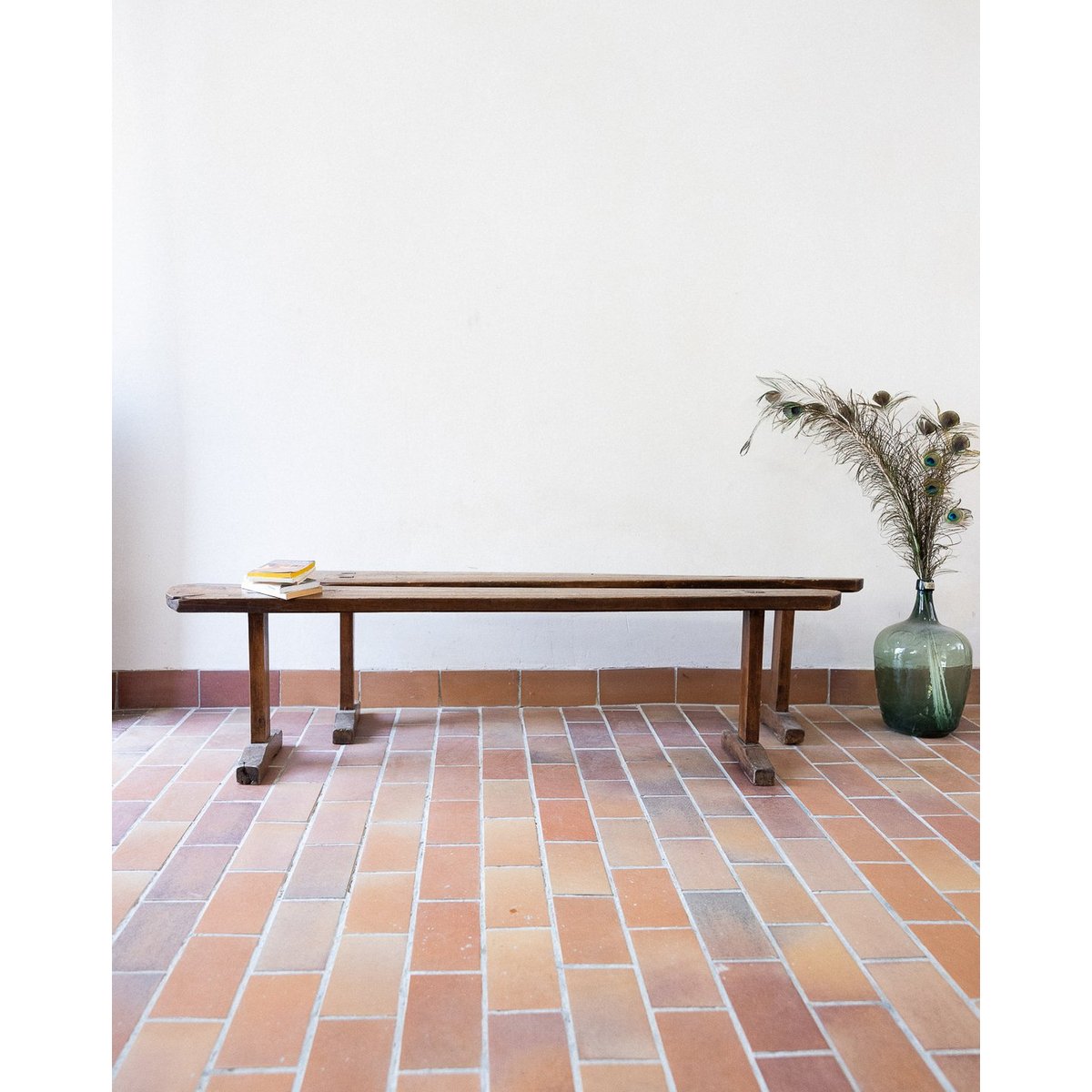 Paire de bancs brutalistes Antoine N°480 - Bon état bois foncé, DEBONGOUT