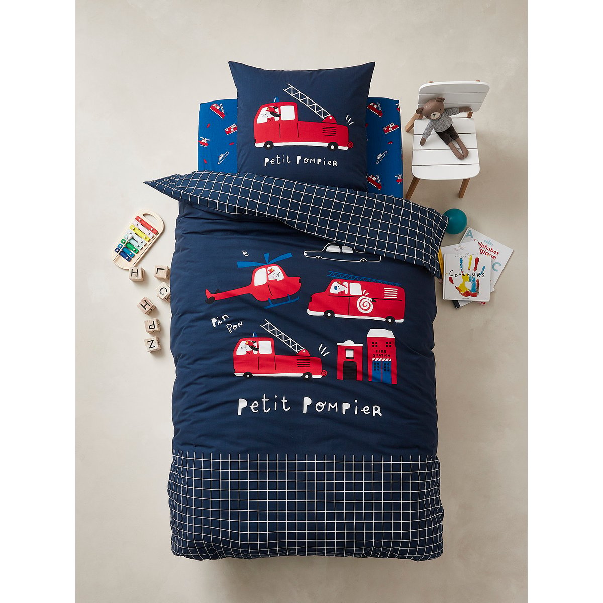 Parure housse de couette + taie d'oreiller PETIT POMPIER bleu foncé, VERTBAUDET