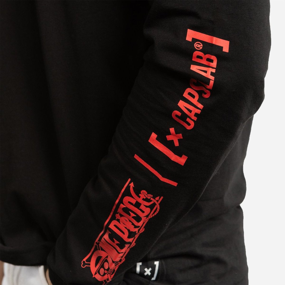 T-shirt homme manches longues avec print One Piece Luffy noir/rouge, CAPSLAB