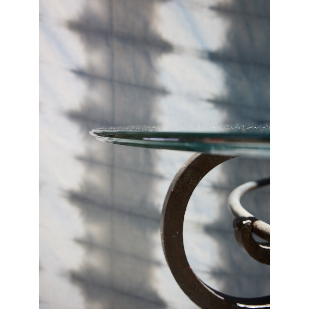 Table à manger ronde en verre biseauté Karla N°1202 - Bon état gris, DEBONGOUT
