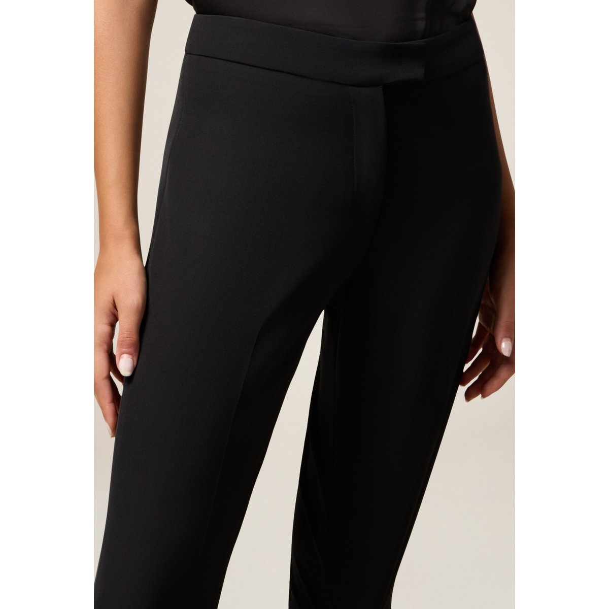 Pantalon cigarette noir, OLTRE