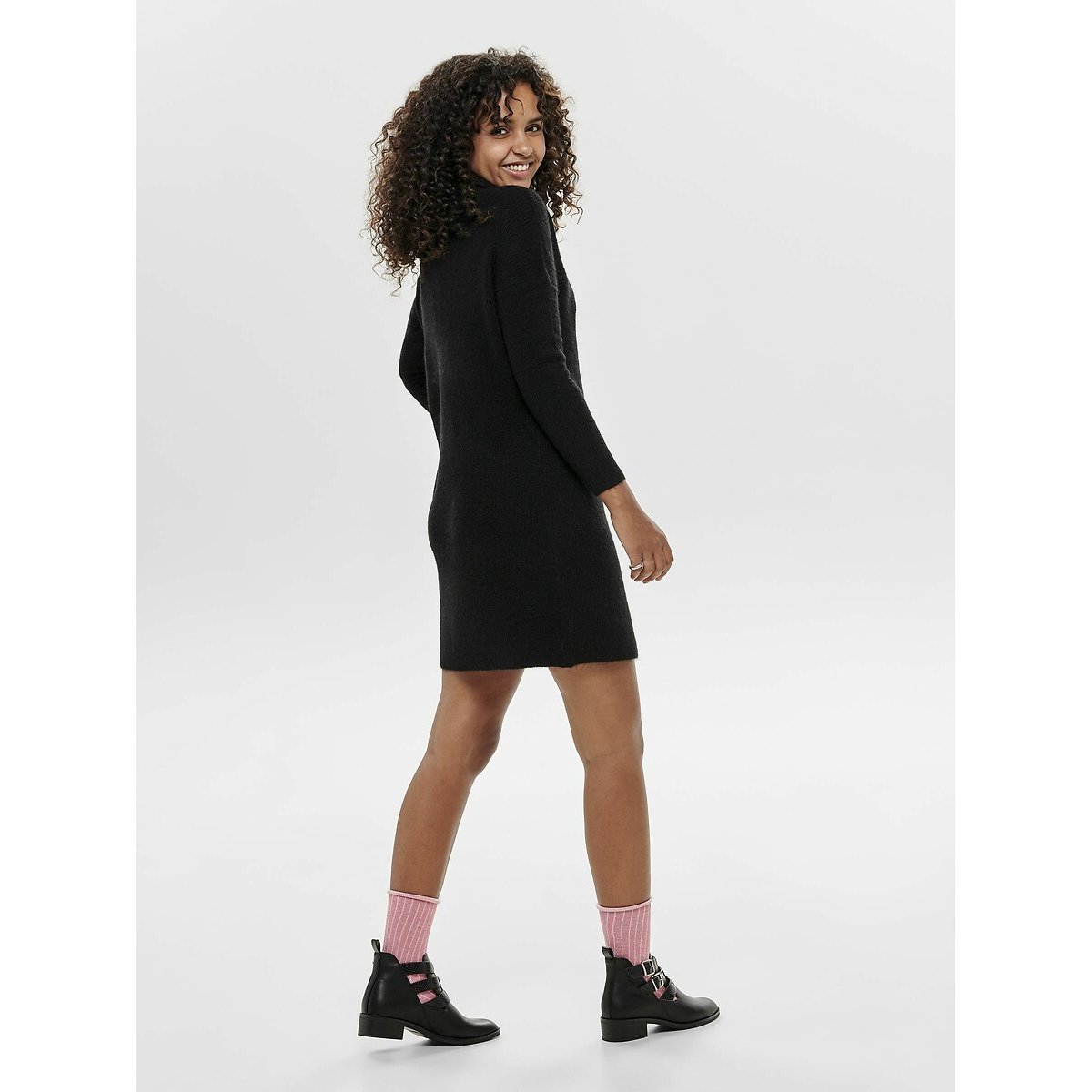 Vestido tipo camisola, com gola alta, em malha grossa preto , ONLY