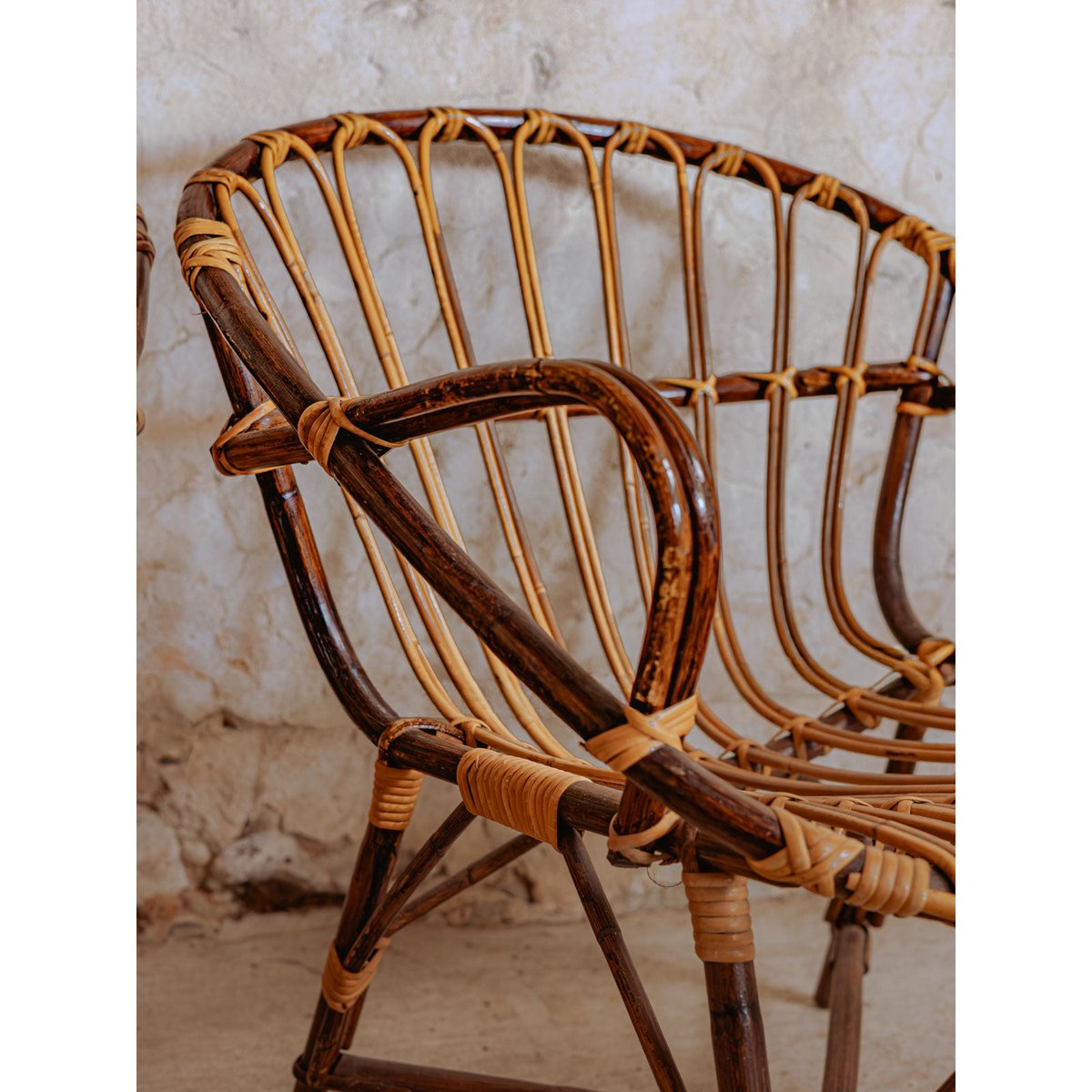 Fauteuil en rotin foncé Ernest N°861 - Bon état bois foncé, DEBONGOUT
