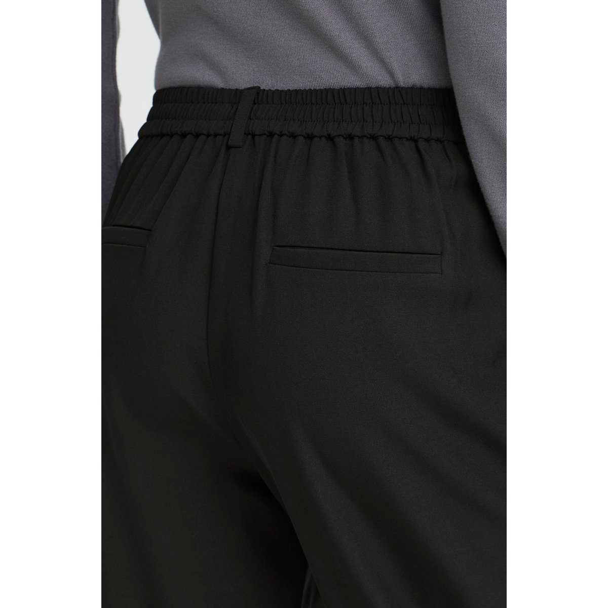 Pantalon coupe droite avec plis et poches devant noir, ICHI