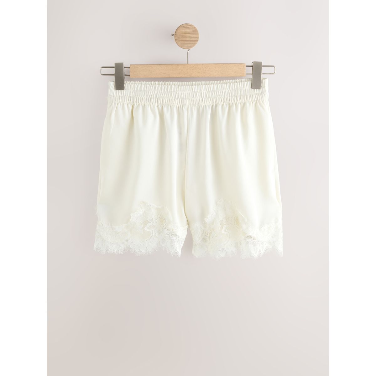 Short en satin avec liseré dentelle champagne doré, NEXT