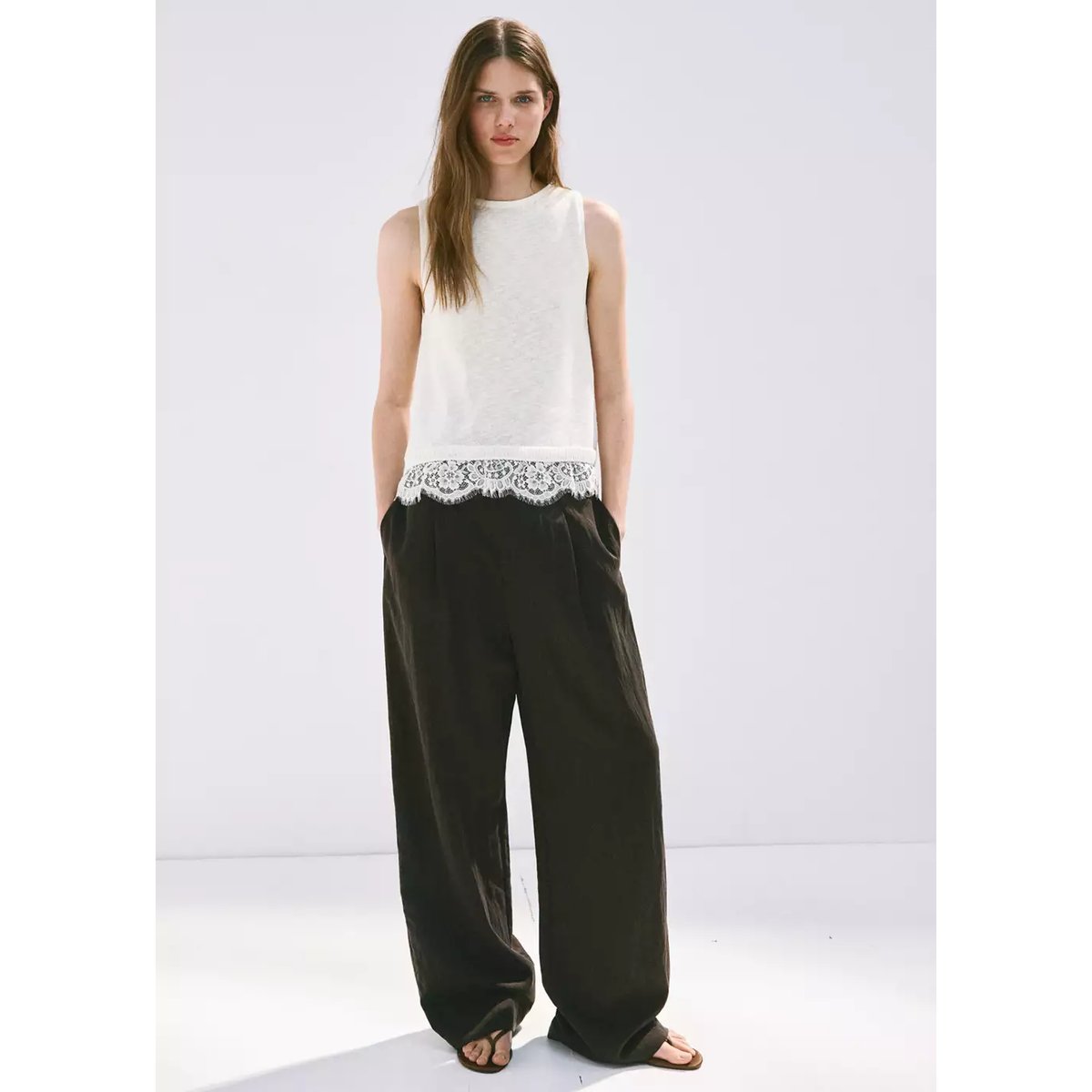 Top en maille avec détail de dentelle écru, MANGO