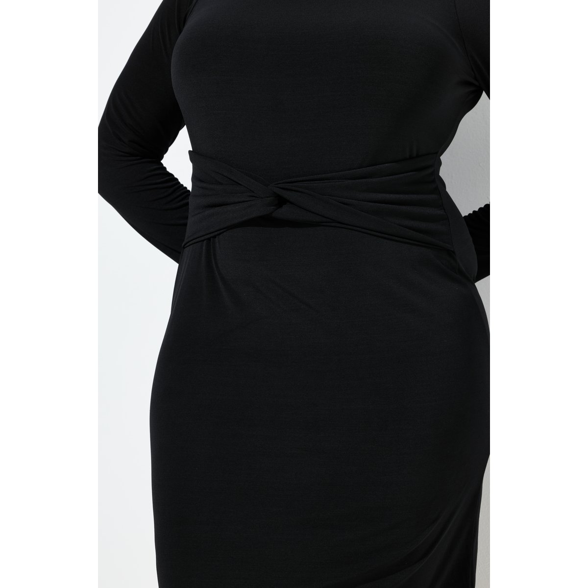 Robe coupe Slim avec décolleté en V au dos noir, ULLA POPKEN