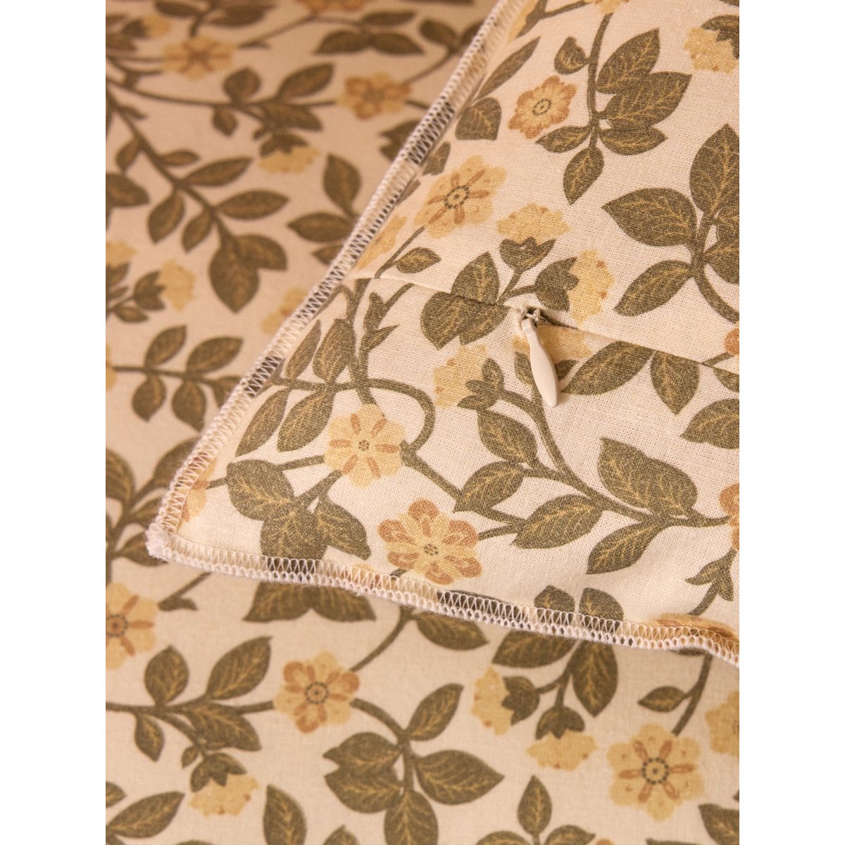 Housse de coussin fleurie coton et lin imprimé baies jaune, CYRILLUS