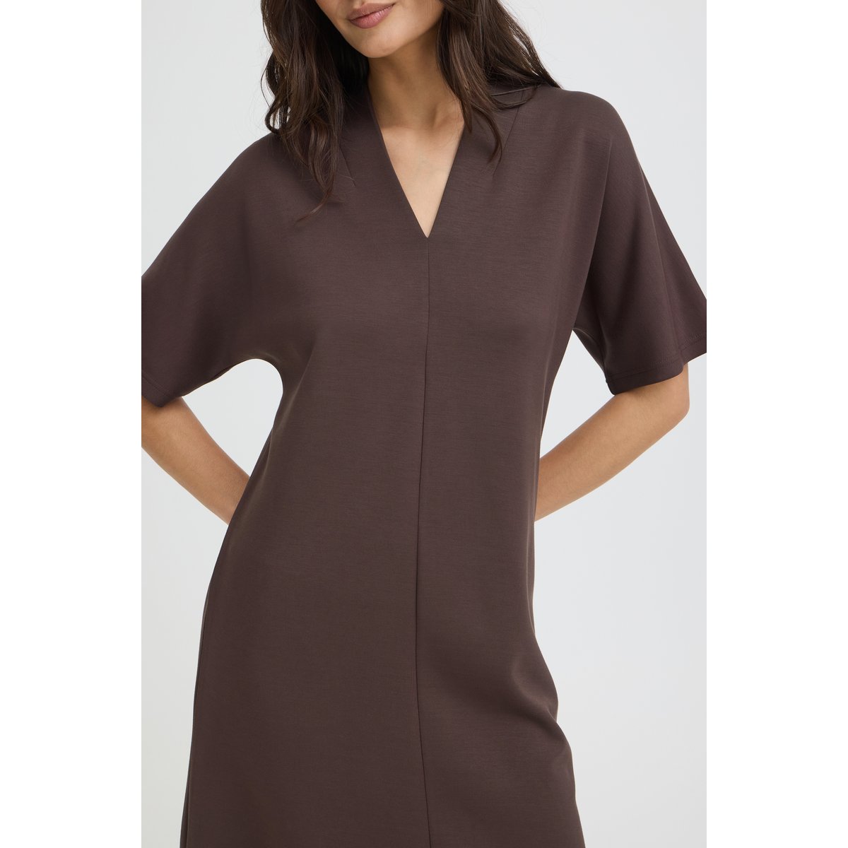 Robe manches courtes, coupe droite, longueur genou marron java, B.YOUNG