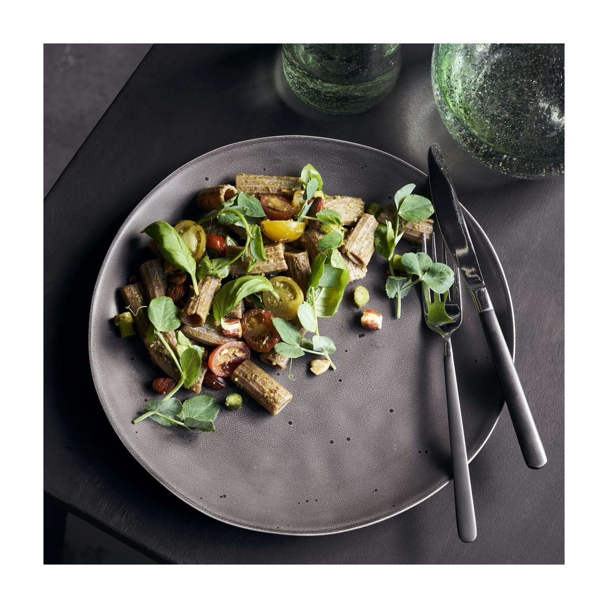 Assiette Rustic Diam 28 cm gris foncé, HOUSE DOCTOR