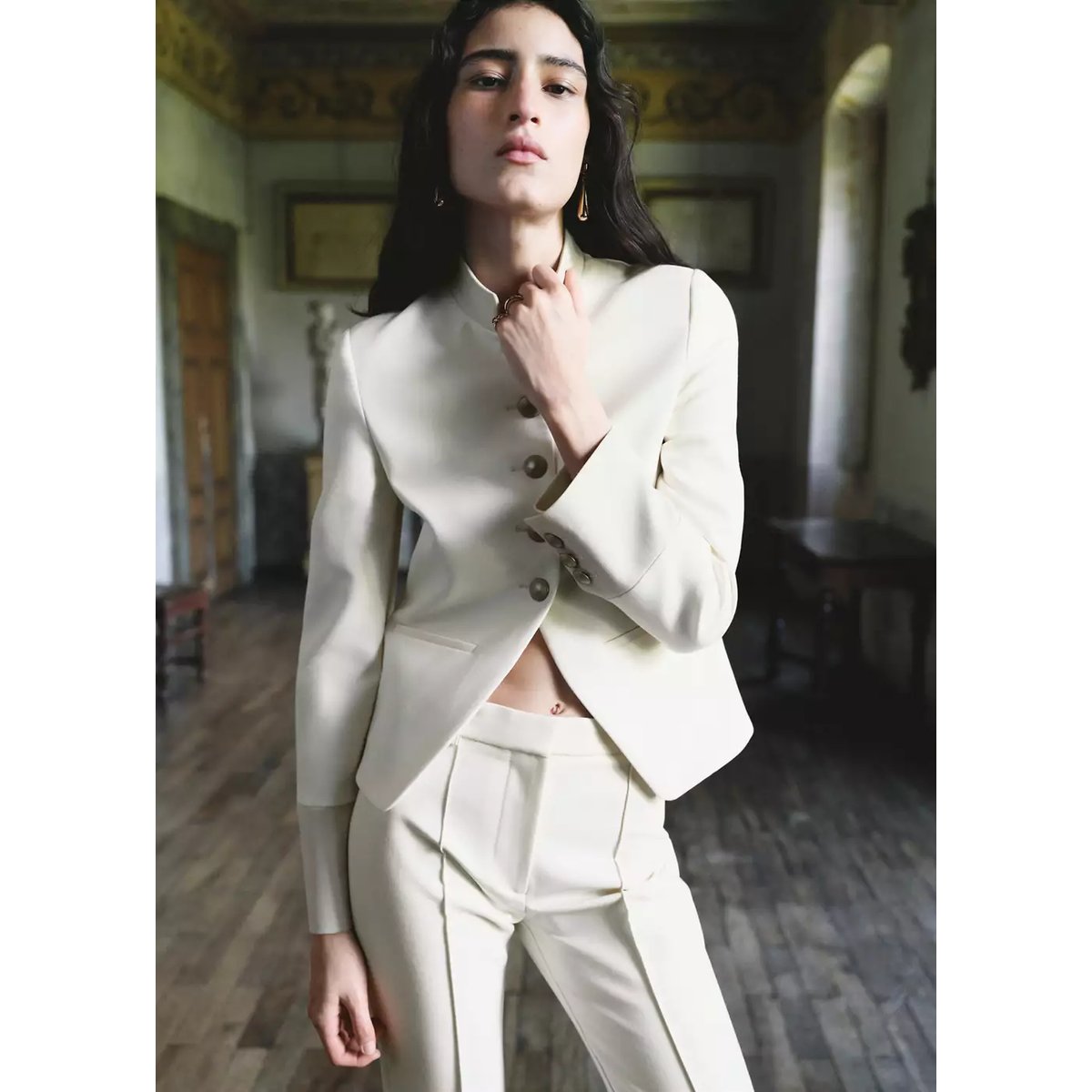 Veste à col officier boutons bijoux blanc cassé, MANGO