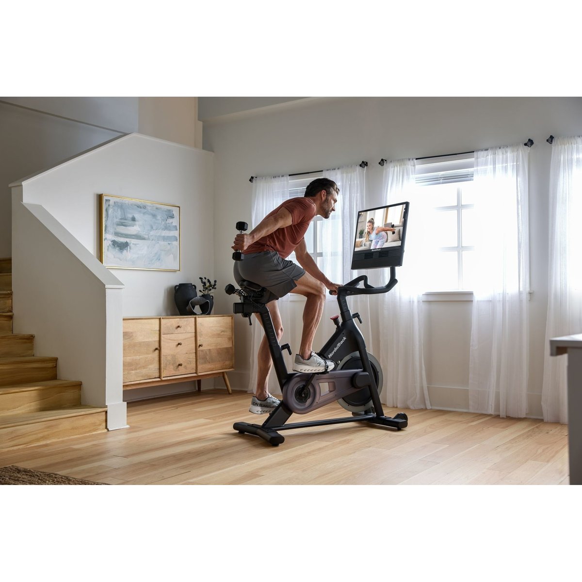 Vélo d'appartement 24 Studio Bike / 24 Niveaux de résistances + deux haltères noir, NORDICTRACK