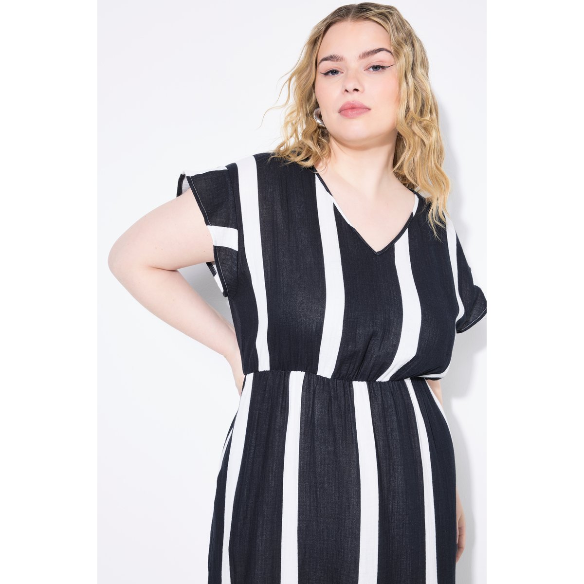 Robe midi en mousseline à rayures noir, STUDIO UNTOLD