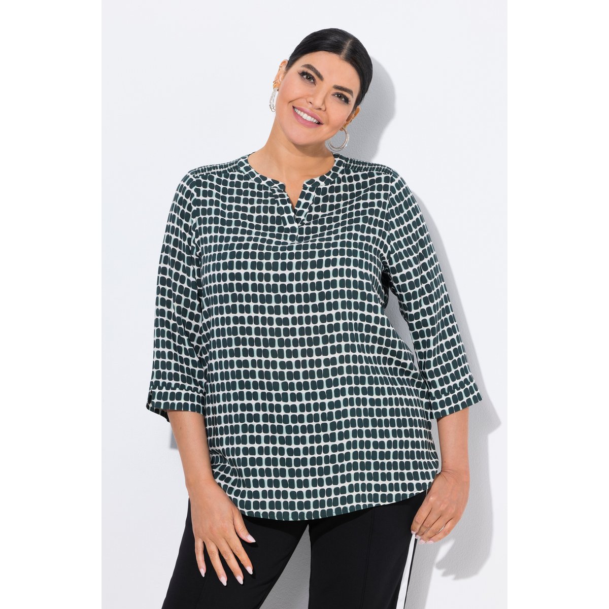 Blouse en satin, épaules smockées vert sapin, ULLA POPKEN