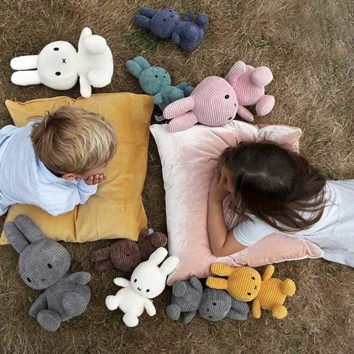 Peluche lapin Miffy velours côtelé 33 cm moutarde, BON TON TOYS