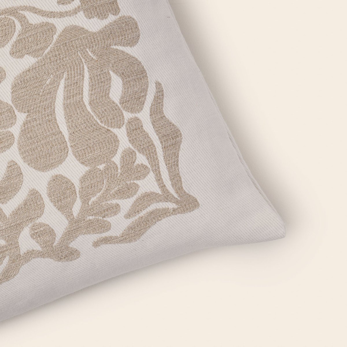 Housse De Coussin en Jacquard floral SILENE ivoire et taupe, MADURA