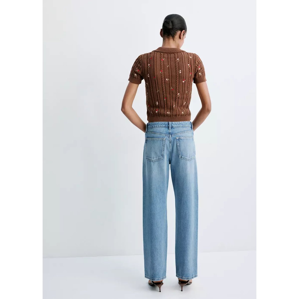Pull col polo à broderies florales marron, MANGO