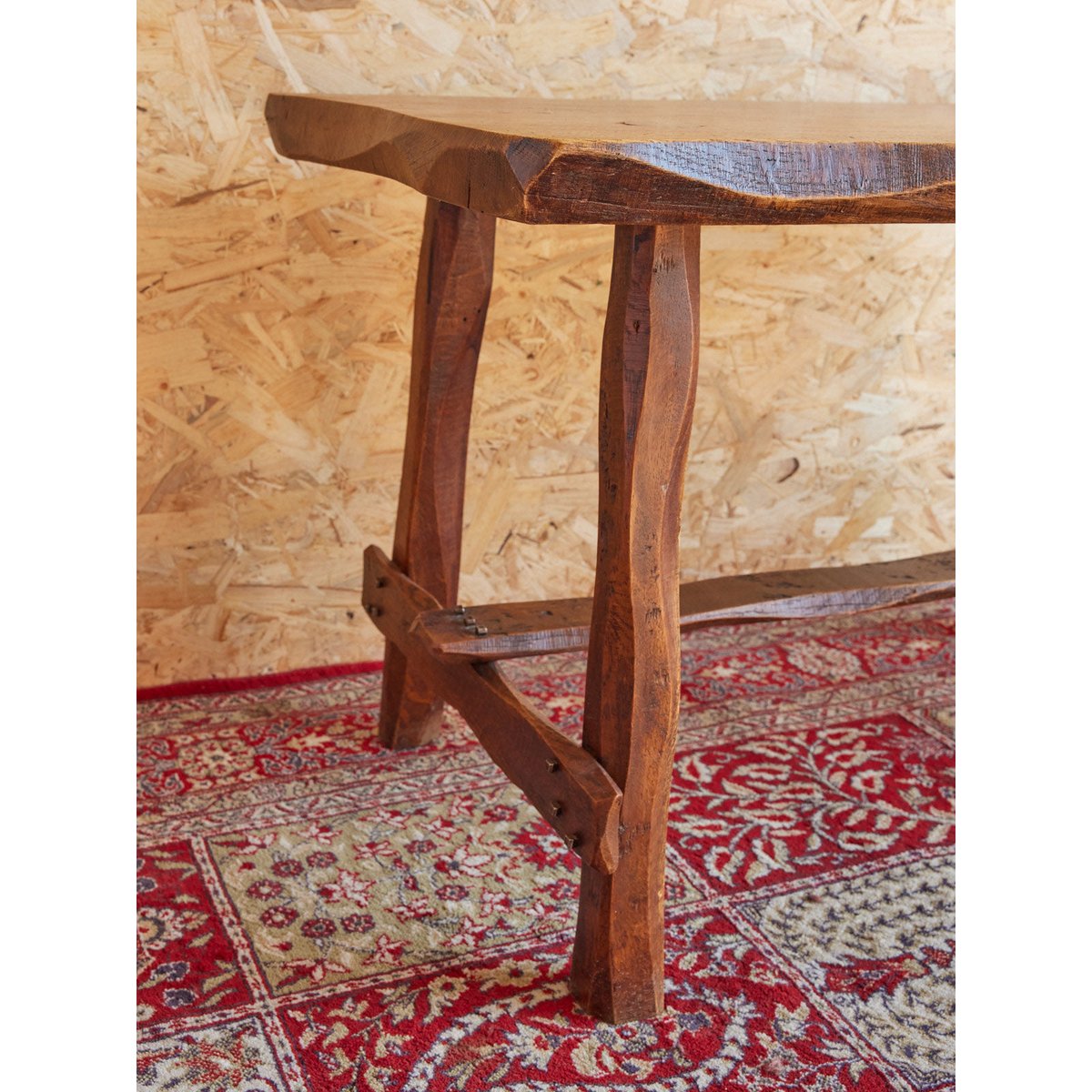Table d'appoint brutaliste en bois Francine N°941 - Bon état bois foncé, DEBONGOUT