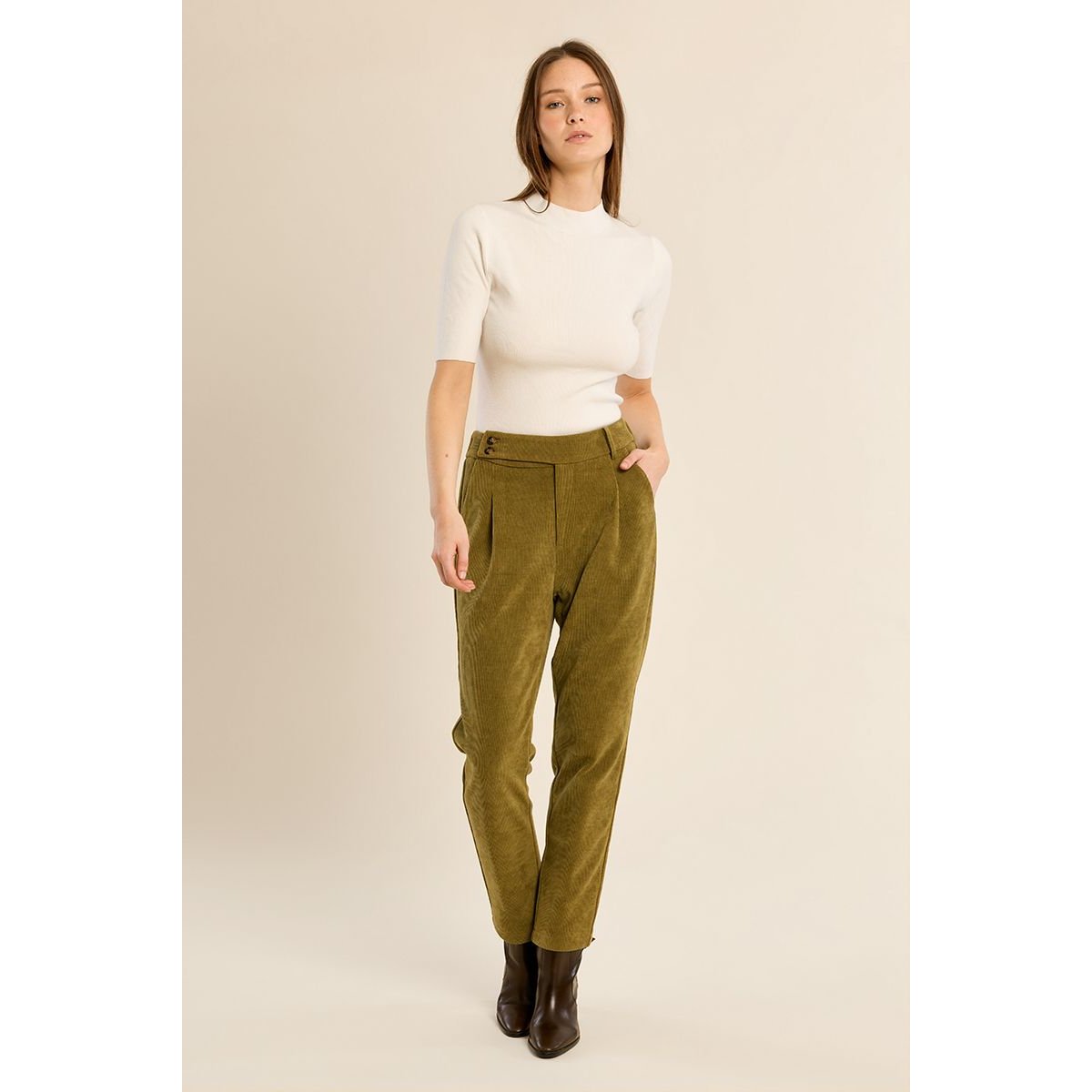 Pantalon carotte en velours olive green, MOLLY BRACKEN