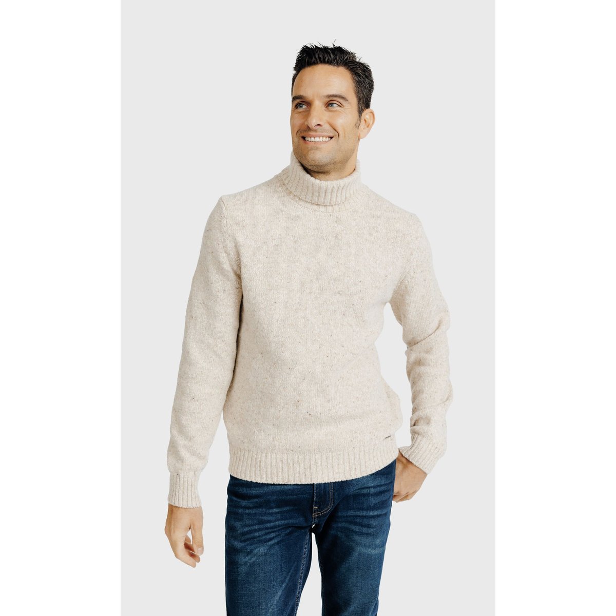 Pull col roulé en laine mélangée beige, ACROSS