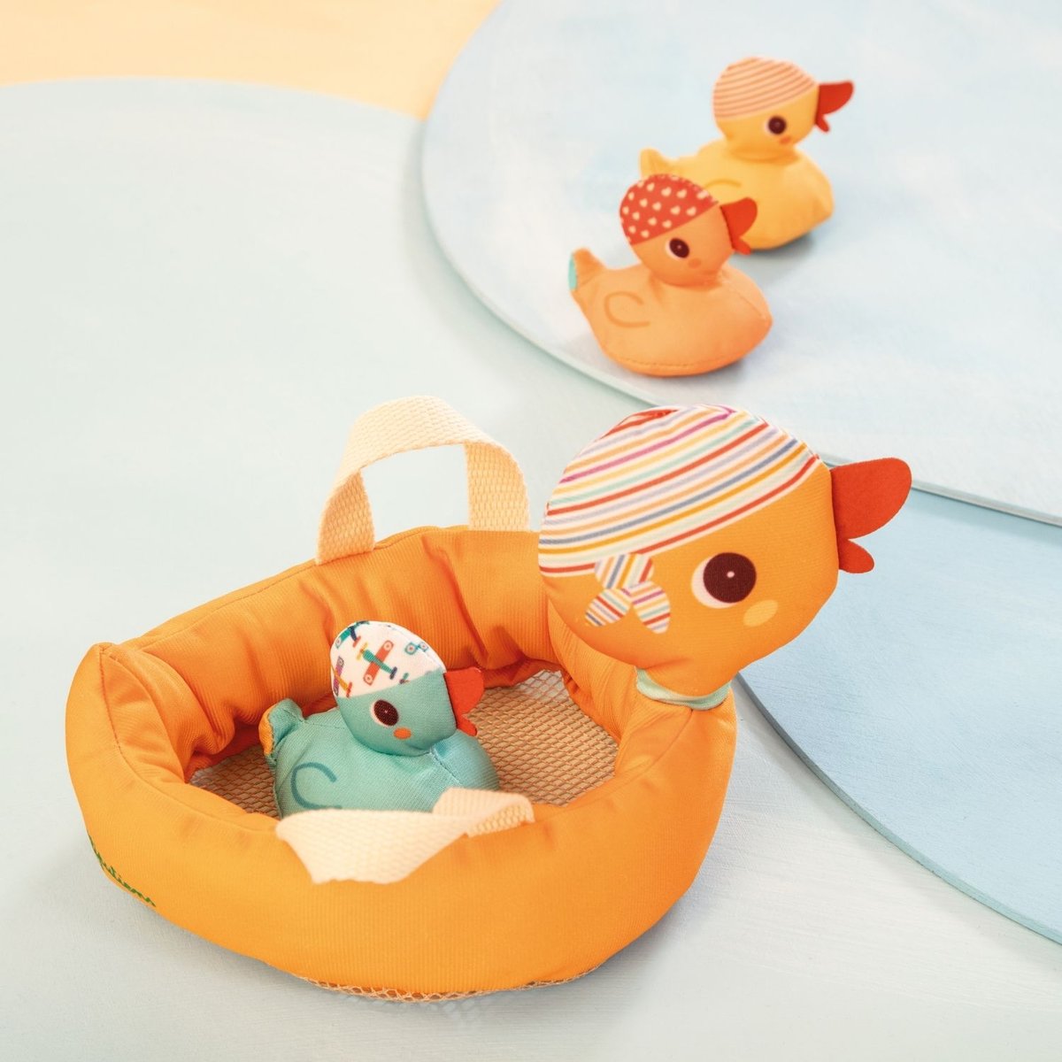 Jeu de bain Maman canards et ses canetons orange, jaune, bleu, LILLIPUTIENS