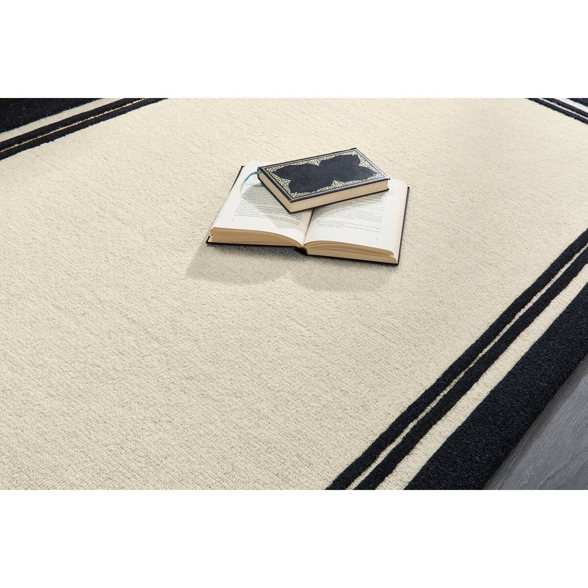 Monochrome Double Border Rug in 100% Wool black/white, SO'HOME