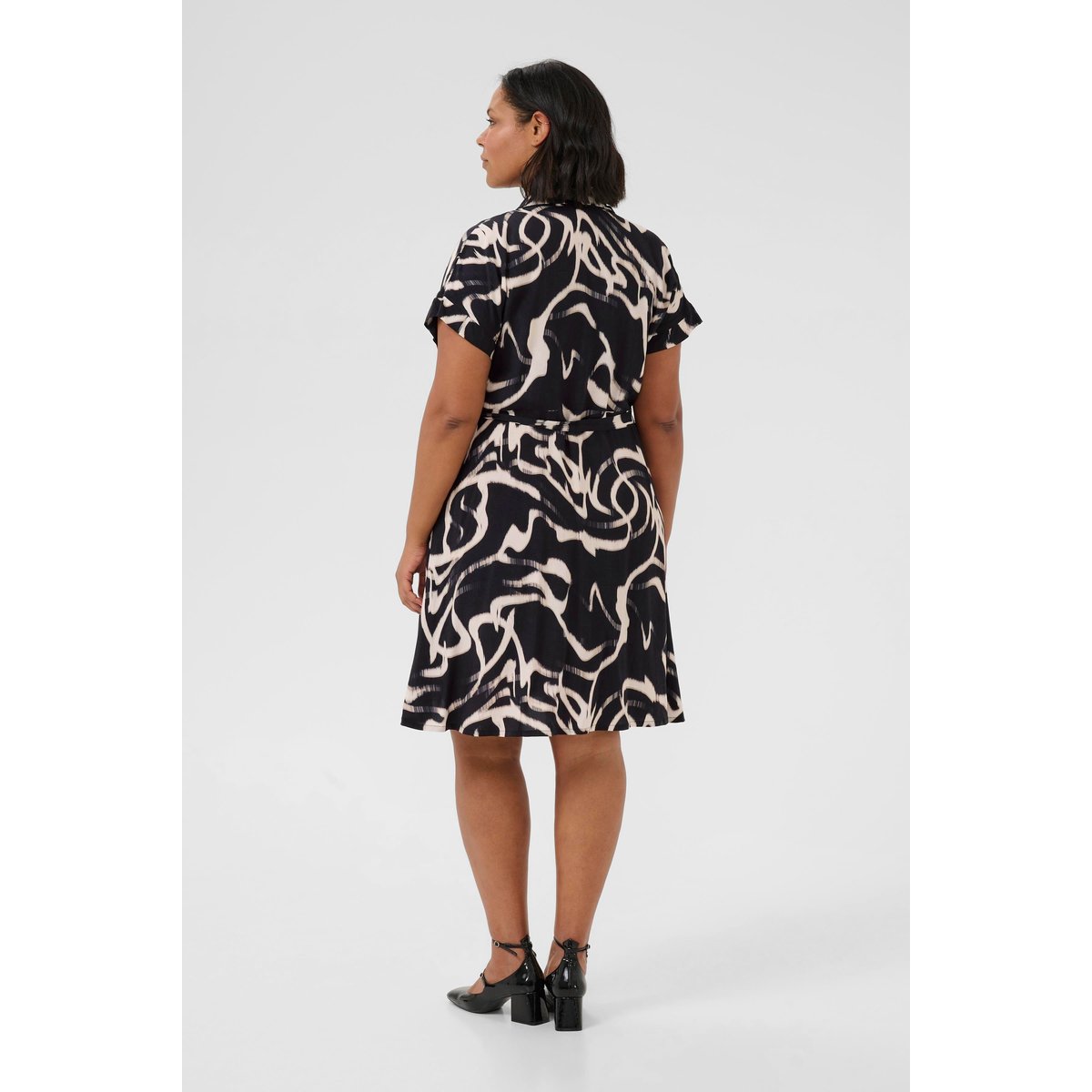 Robe noir black/nature organic lines, KAFFE CURVE