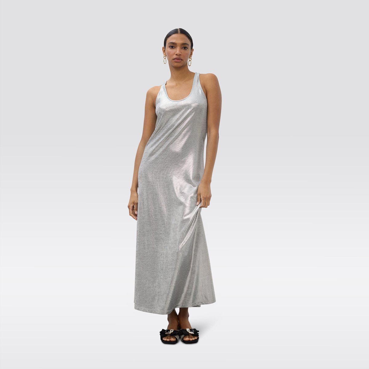 Robe longue fluide à fines bretelles effet métallisé argent, LOLA CASADEMUNT