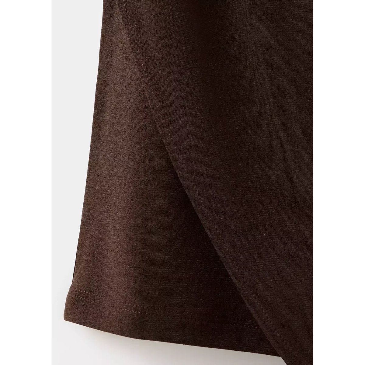 Blouse asymétrique froncée marron, MANGO