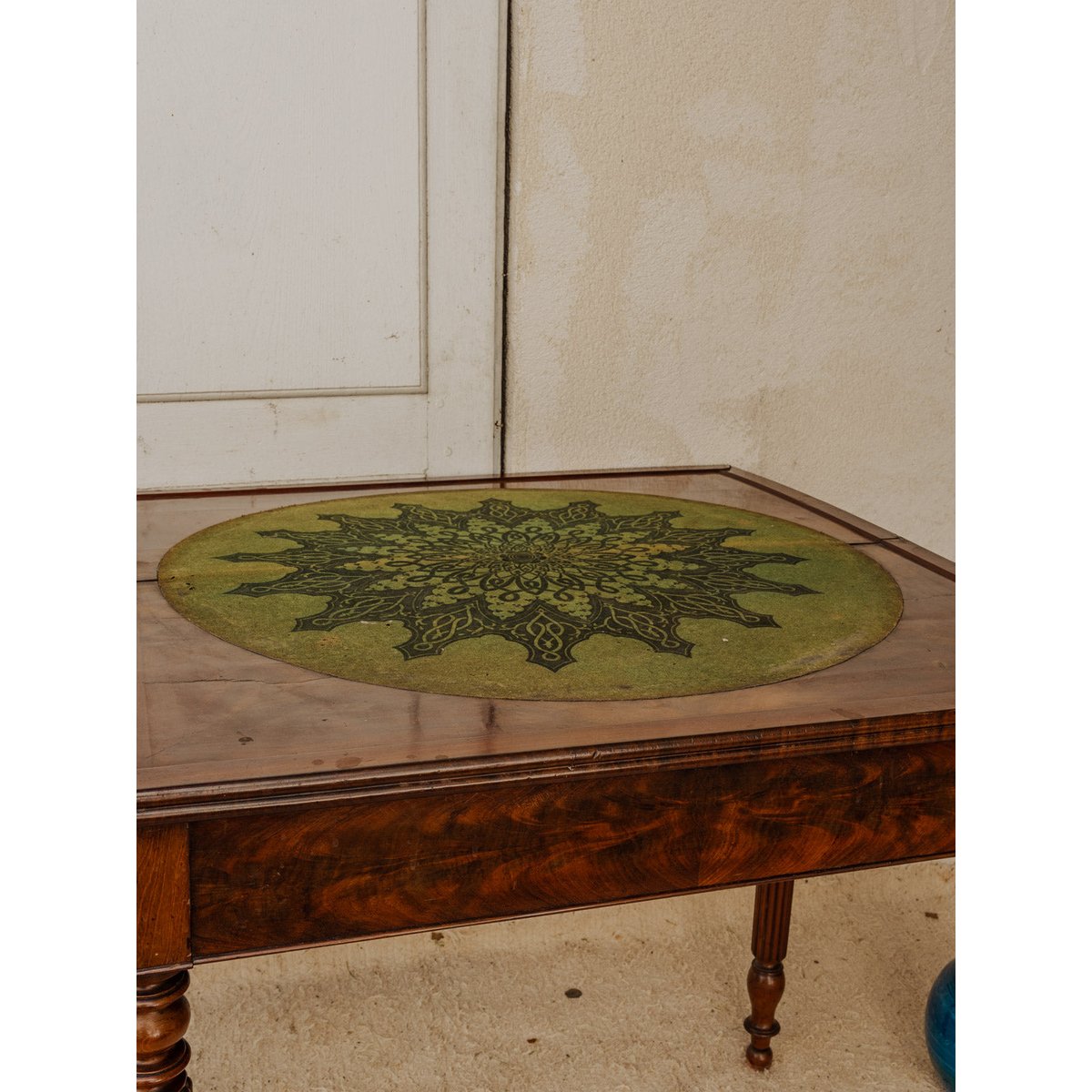 Table de jeu en acajou Francine N°849 - Bon état bois foncé, DEBONGOUT