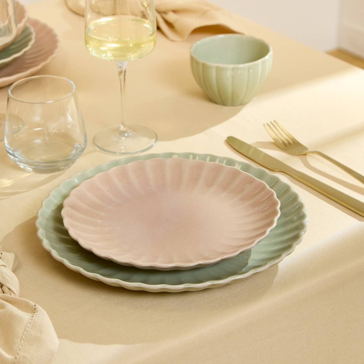Lot de 4 assiettes dessert ronde en grès ROMY rose, ATMOSPHERA
