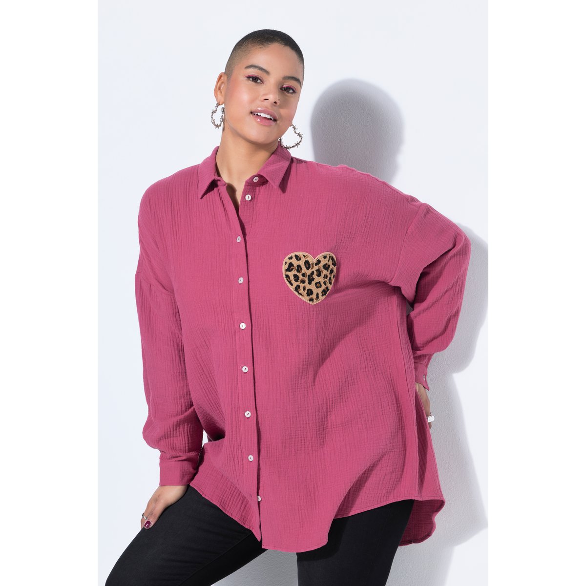 Chemisier oversize en mousseline, patch cœur baie, STUDIO UNTOLD