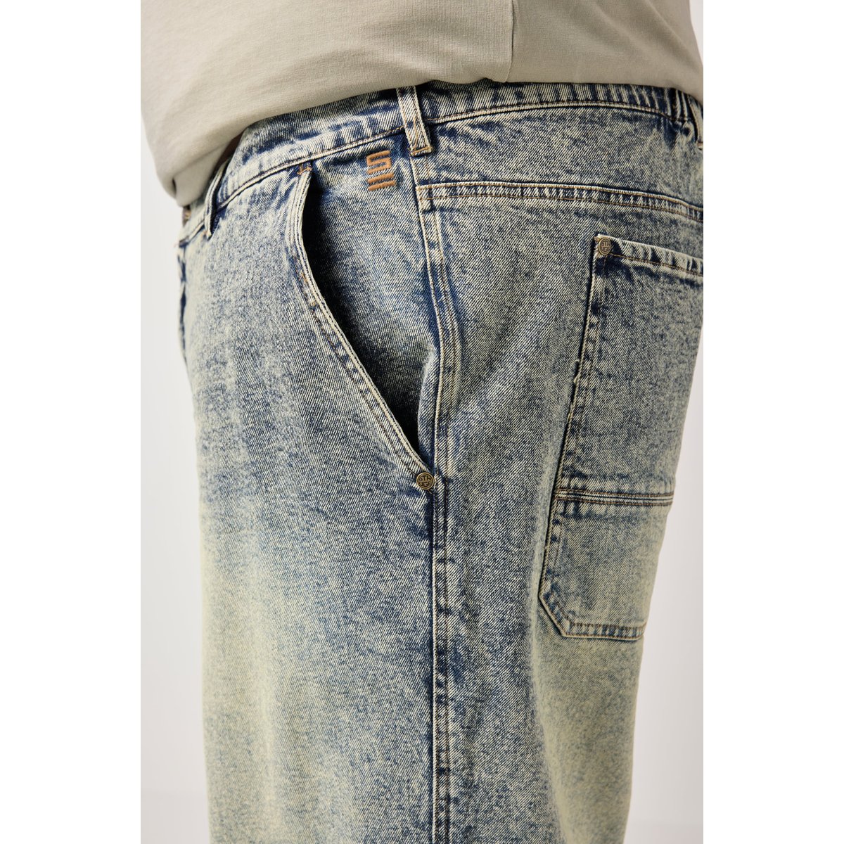 Bermuda en dirty denim, 5 poches bleu jean, STHUGE